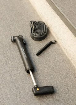 Mini Pompe à Vélo Peakini 2 - Topeak 11 Mini Pompe à Vélo Peakini 2 - Topeak -Accessoires vélo Soldes mini pompe a velo peakini 2 topeak 1 5