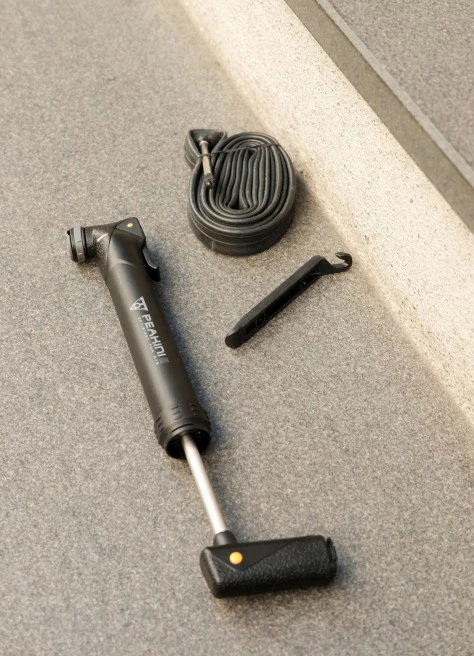 Mini Pompe à Vélo Peakini 2 - Topeak 6 Mini Pompe à Vélo Peakini 2 - Topeak – Image 6